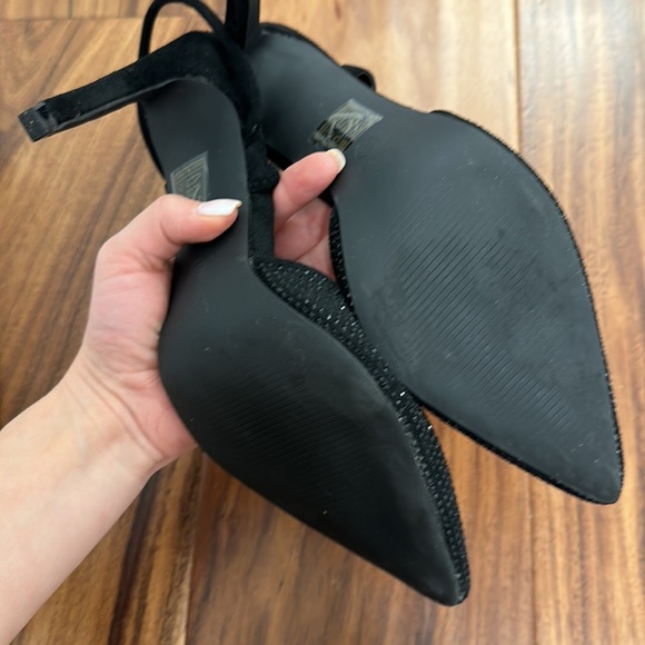 Black Pumps - Picture 4 of 6